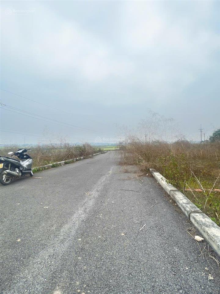 Nhỉnh tỷ có lô đất đẹp đường thông ô tô tránh sổ đẹp long lanh
