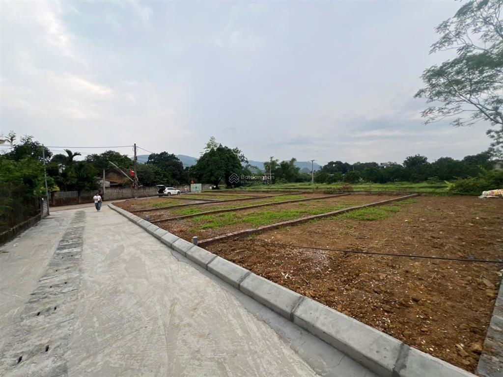 Nhỉnh 1,3 tỷ hàng f0 đang tách sổ 90m full thổ cư