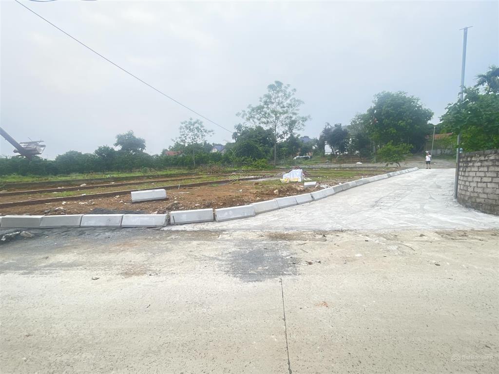 Nhỉnh 1,3 tỷ hàng f0 đang tách sổ 90m full thổ cư