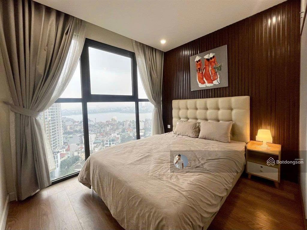Cho thuê căn 3 phòng ngủ view hồ tây có sẵn nội thất giá tốt chung cư d'. el dorado