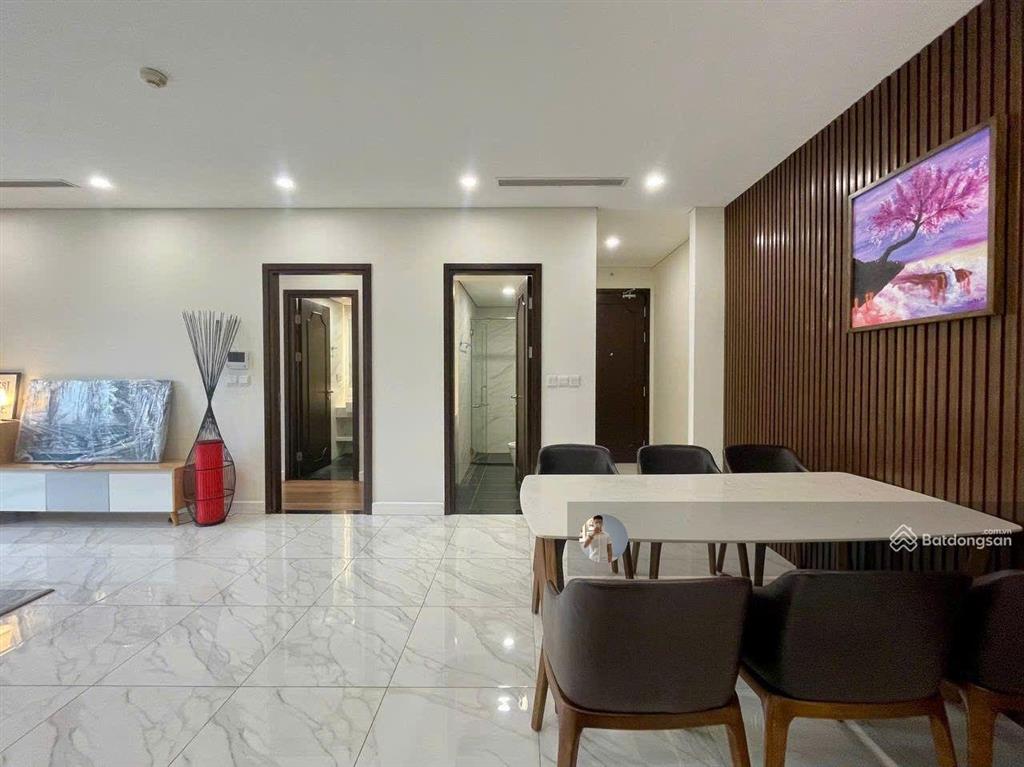 Cho thuê căn 3 phòng ngủ view hồ tây có sẵn nội thất giá tốt chung cư d'. el dorado