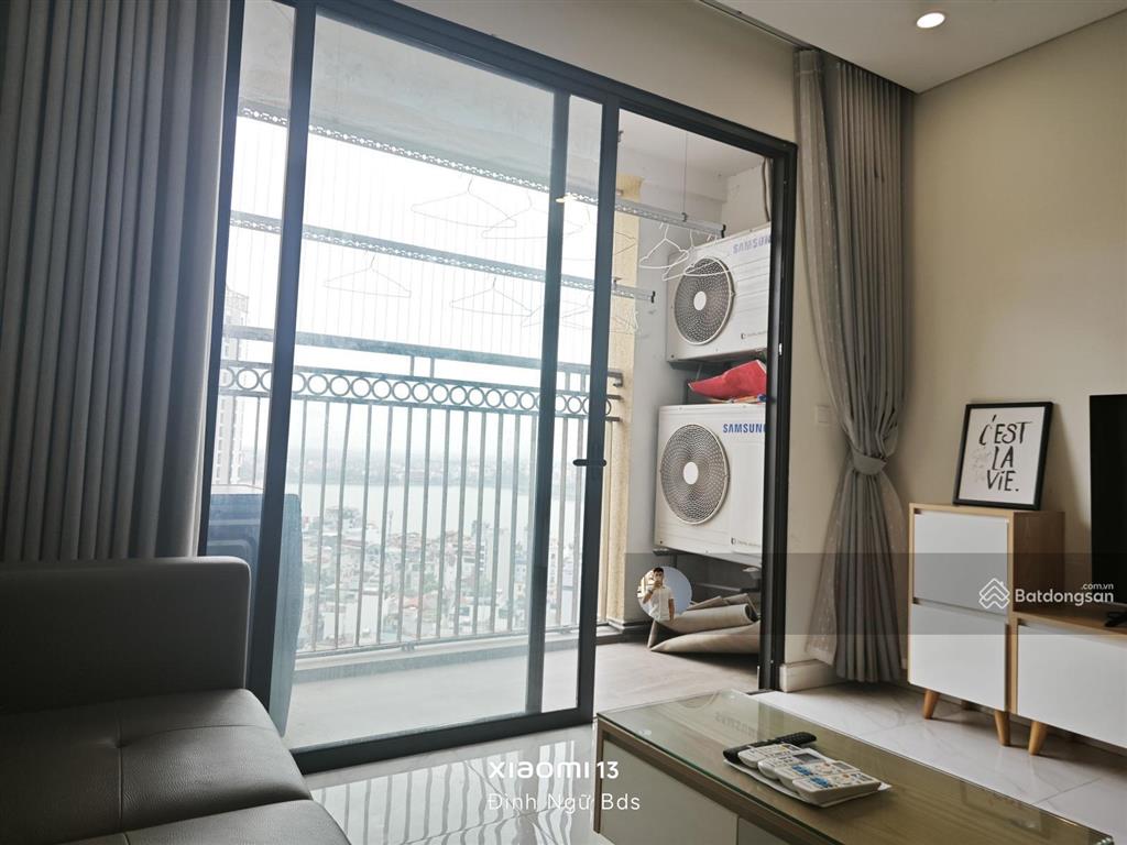 Cho thuê căn 3 phòng ngủ view hồ tây có sẵn nội thất giá tốt chung cư d'. el dorado