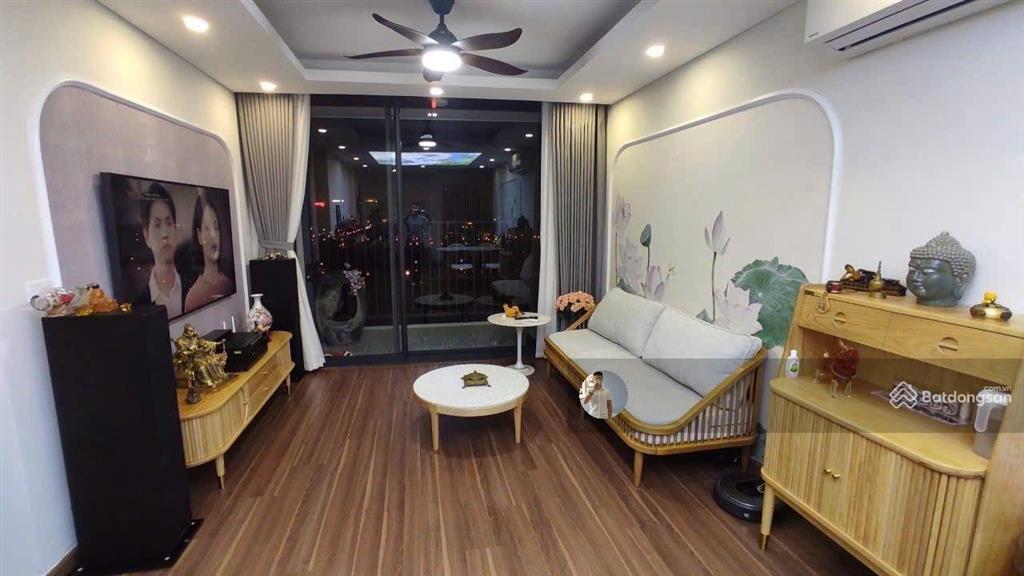 Cho thuê căn góc 3 ngủ tầng trung hướng đông nam thoáng mát đầy đủ nội thất giá tốt