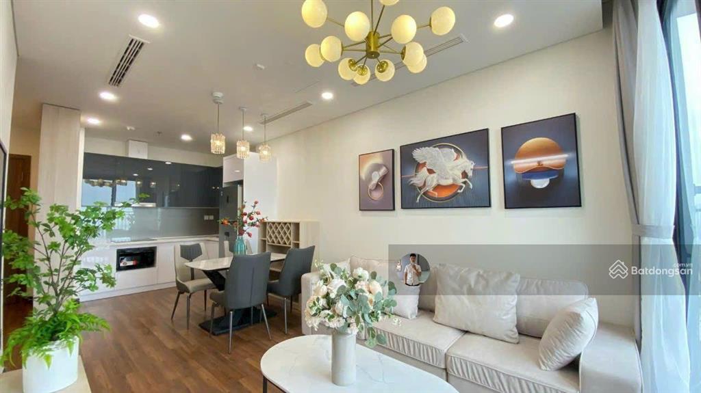 Chủ thiện chí bán căn 2 ngủ 2 vệ sinh có ban công phòng khách giá nhỉnh 8 tỷ, hướng mát