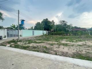 Bán gấp lô 458.5m2 shr nhựa 16m ngay kcn dân cư đông, tiện xây trọ giá 1.32 tỷ