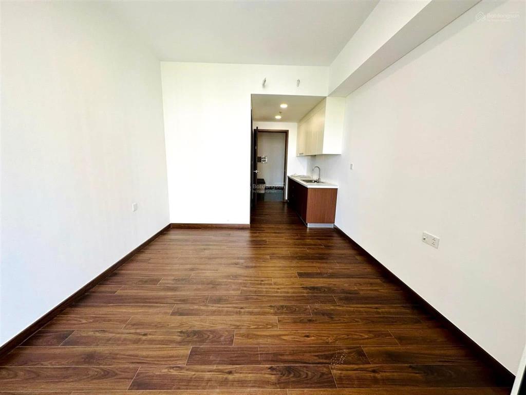 Cho nữ thuê căn studio mp678 mizuki giá 7tr/tháng. dt 30m2 có bếp, wc, ban công