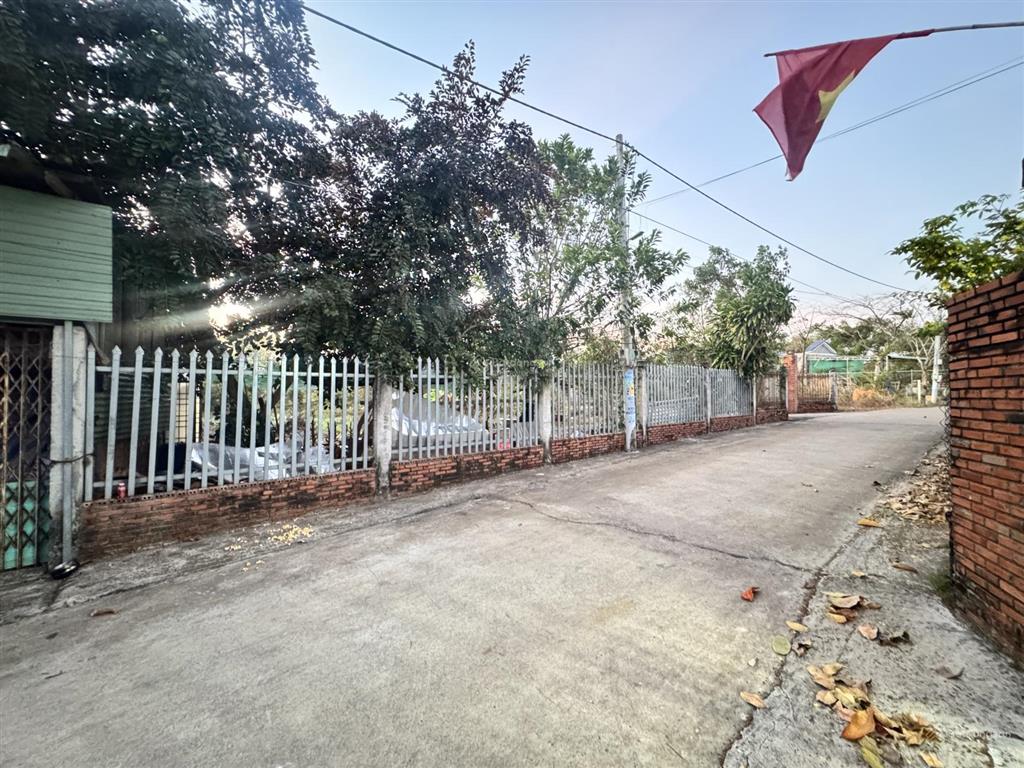 Bán nhanh lô đất đẹp 2.045m2 có 300m2 thổ cư giá 6 tỷ, đã có sổ, tại xã nghĩa thành, hcm