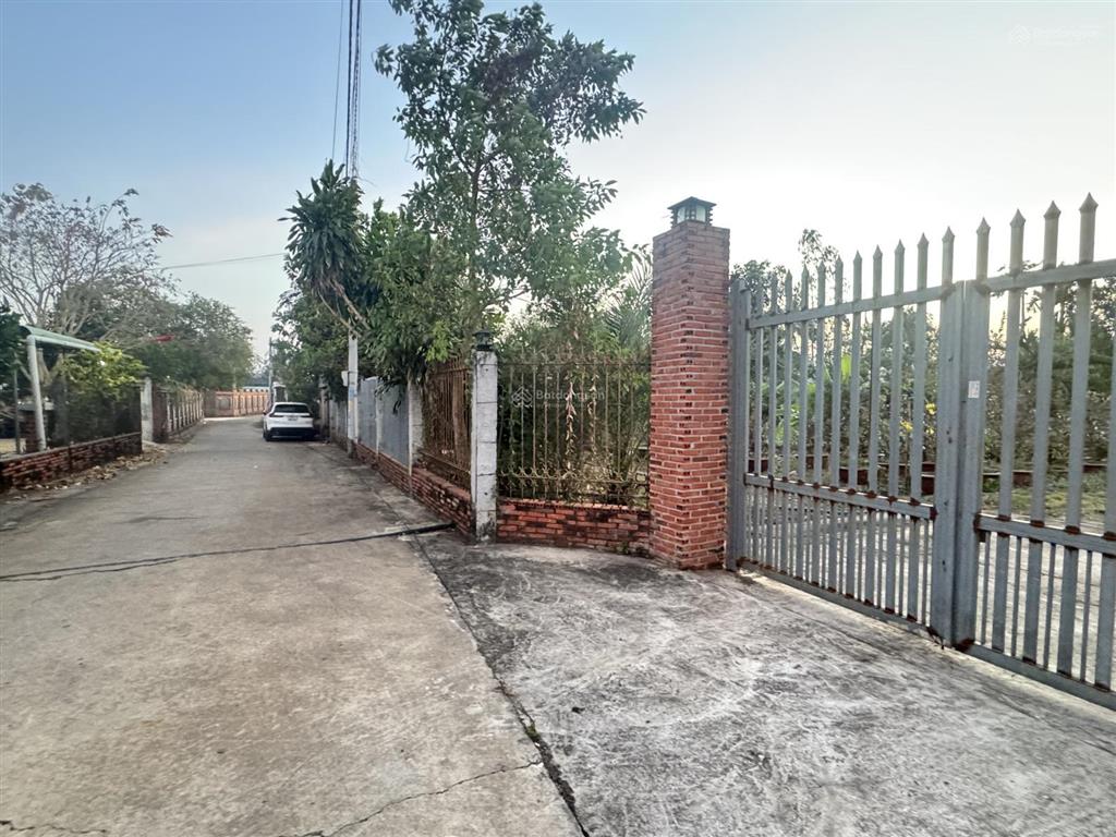 Bán nhanh lô đất đẹp 2.045m2 có 300m2 thổ cư giá 6 tỷ, đã có sổ, tại xã nghĩa thành, hcm