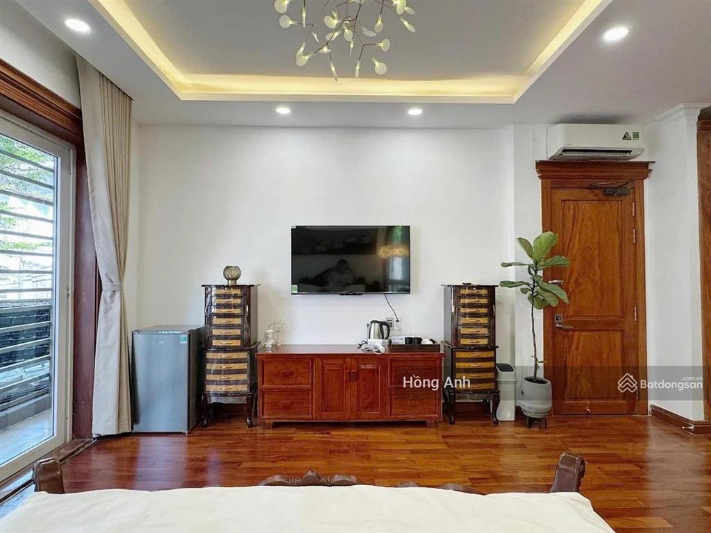 Cho thuê chdv góc 2 mt hẻm vip 230 pasteur, quận 3  dt ( 13 x 12 )  5 tầng  10pn  giá 140tr/th