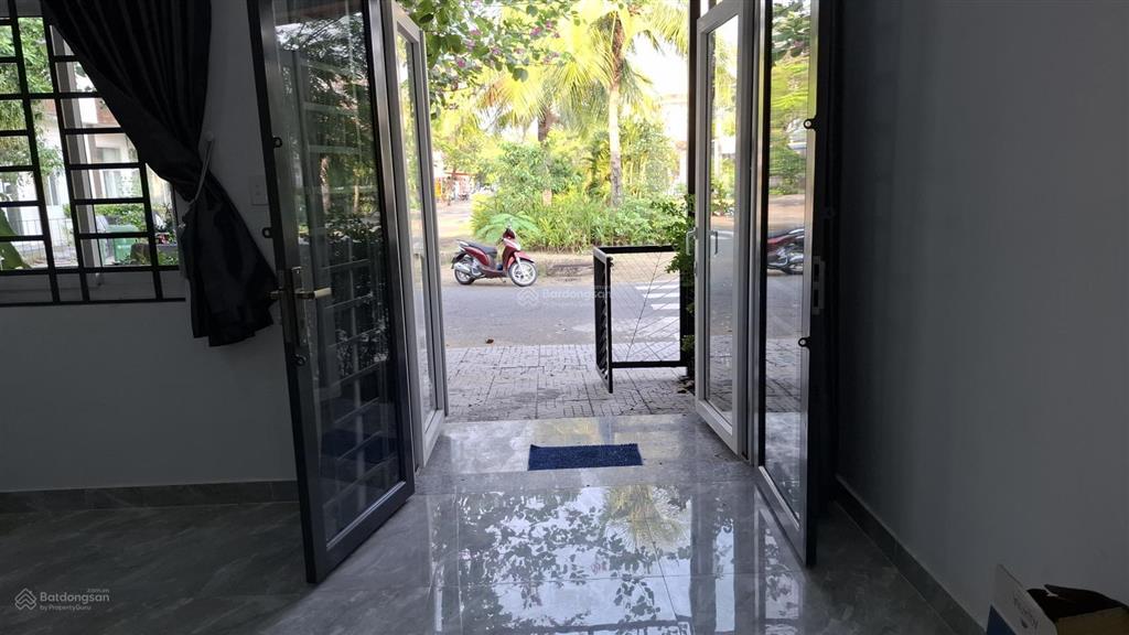 Cho thuê nhà mặt phố trần anh riverside, a410, 7 triệu, đối diện công viên nhỏ nhìn ra trục chính
