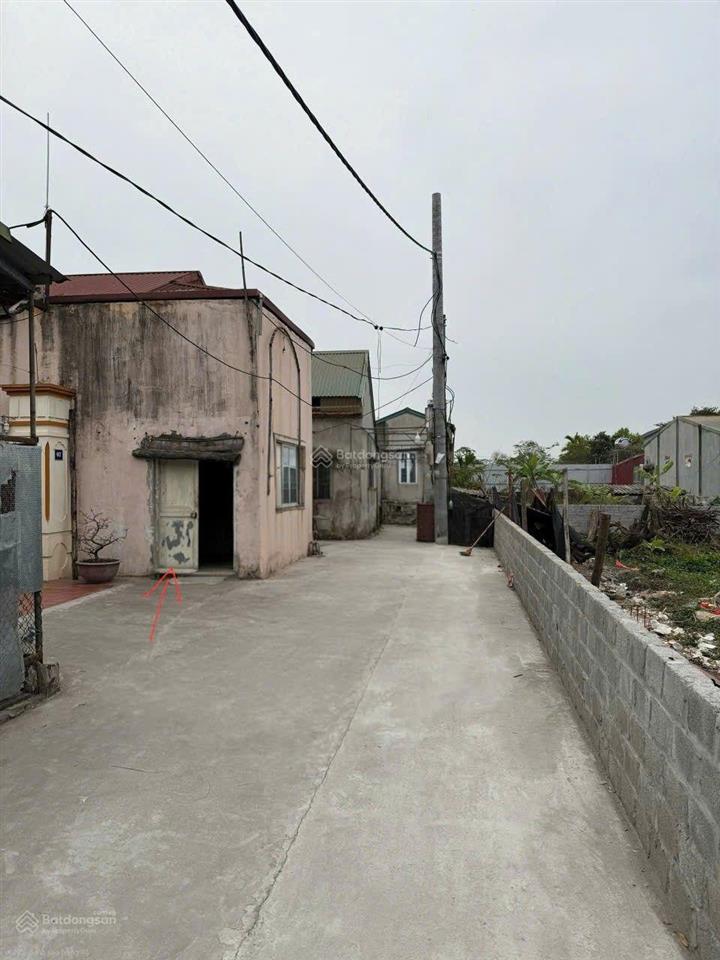 Lô góc 2 mặt tiền 40m đường oto tải. cách vài bước chân ra trục chính đất cơ giáo hồng vân hà nội