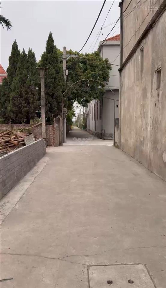 Lô góc 2 mặt tiền 40m đường oto tải. cách vài bước chân ra trục chính đất cơ giáo hồng vân hà nội