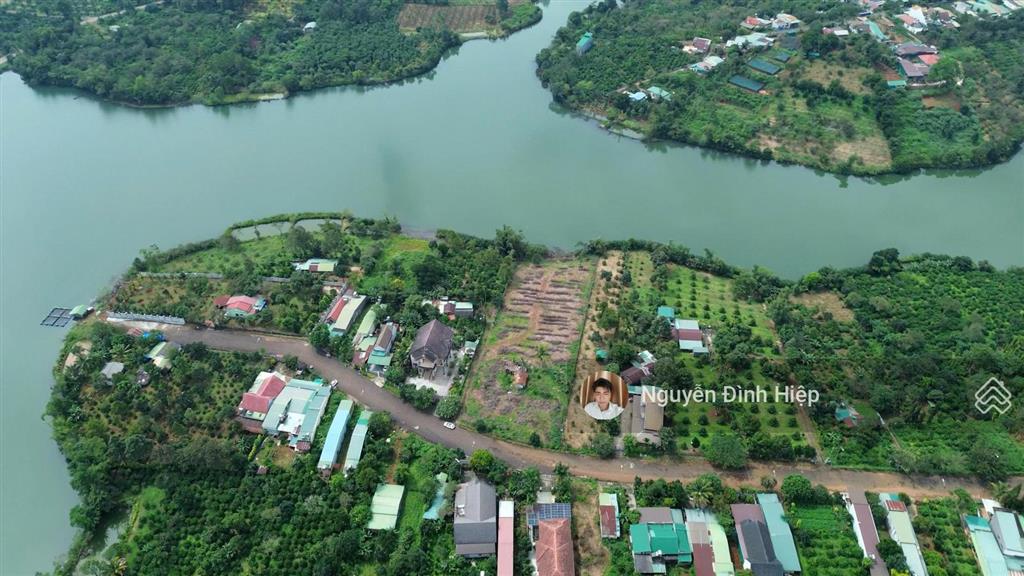 Bán đất 4.100m² có 100m² thổ cư view hồ cực đẹp ngay trung tâm  giá 5.5 tỷ