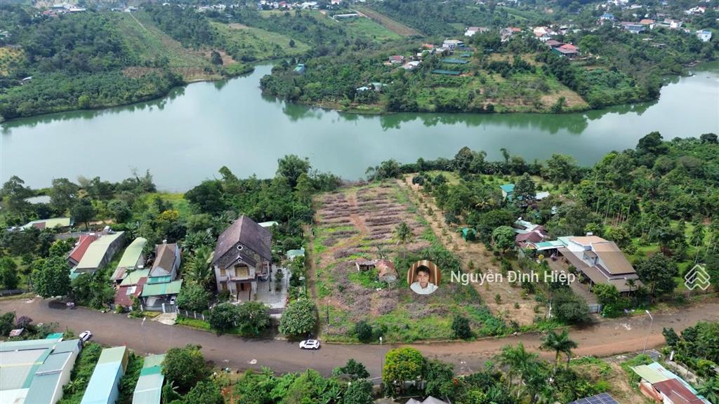 Bán đất 4.100m² có 100m² thổ cư view hồ cực đẹp ngay trung tâm  giá 5.5 tỷ