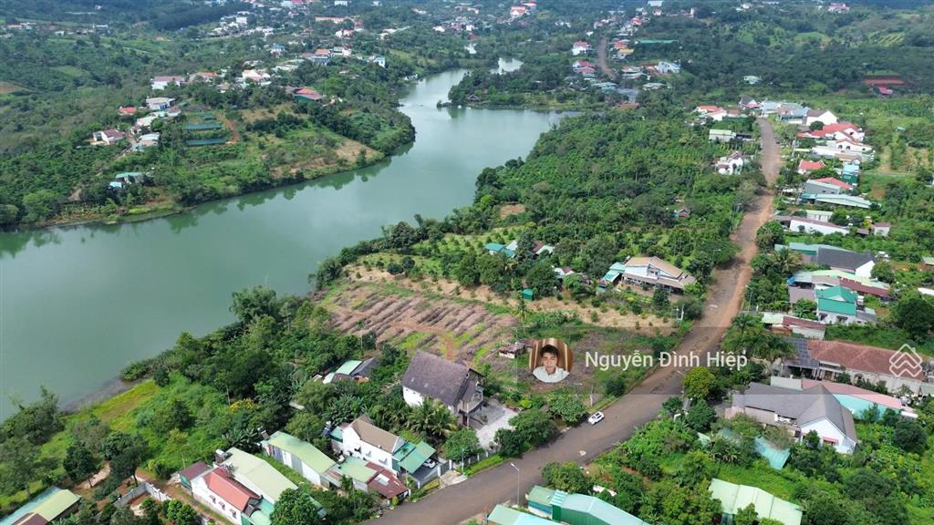 Bán đất 4.100m² có 100m² thổ cư view hồ cực đẹp ngay trung tâm  giá 5.5 tỷ