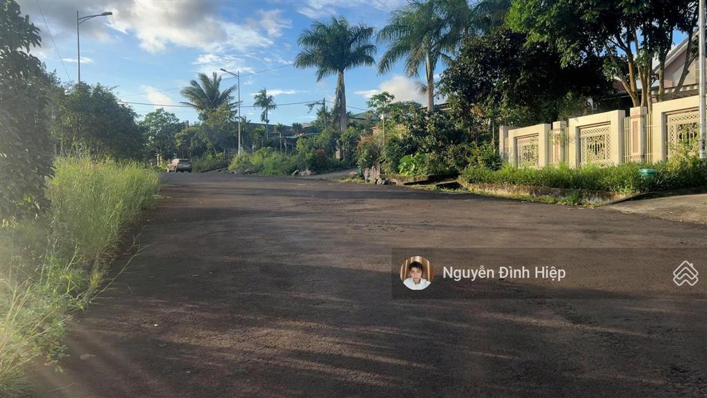 Bán đất 4.100m² có 100m² thổ cư view hồ cực đẹp ngay trung tâm  giá 5.5 tỷ