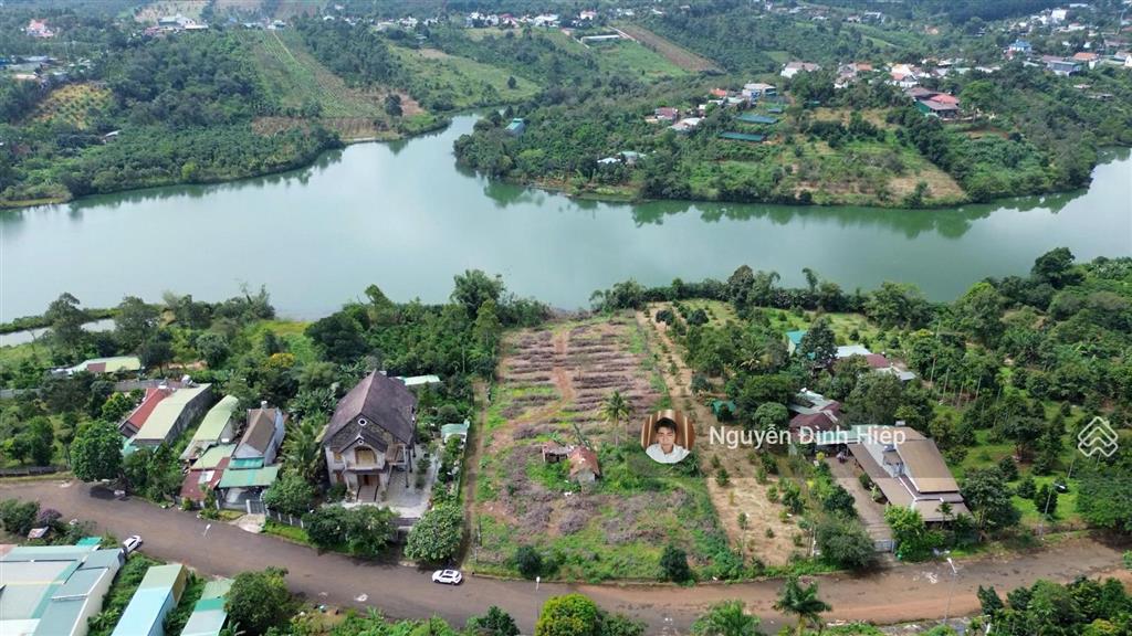 Bán đất 4.100m² có 100m² thổ cư view hồ cực đẹp ngay trung tâm  giá 5.5 tỷ
