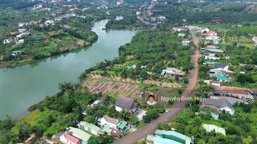Bán đất 4.100m² có 100m² thổ cư view hồ cực đẹp ngay trung tâm  giá 5.5 tỷ