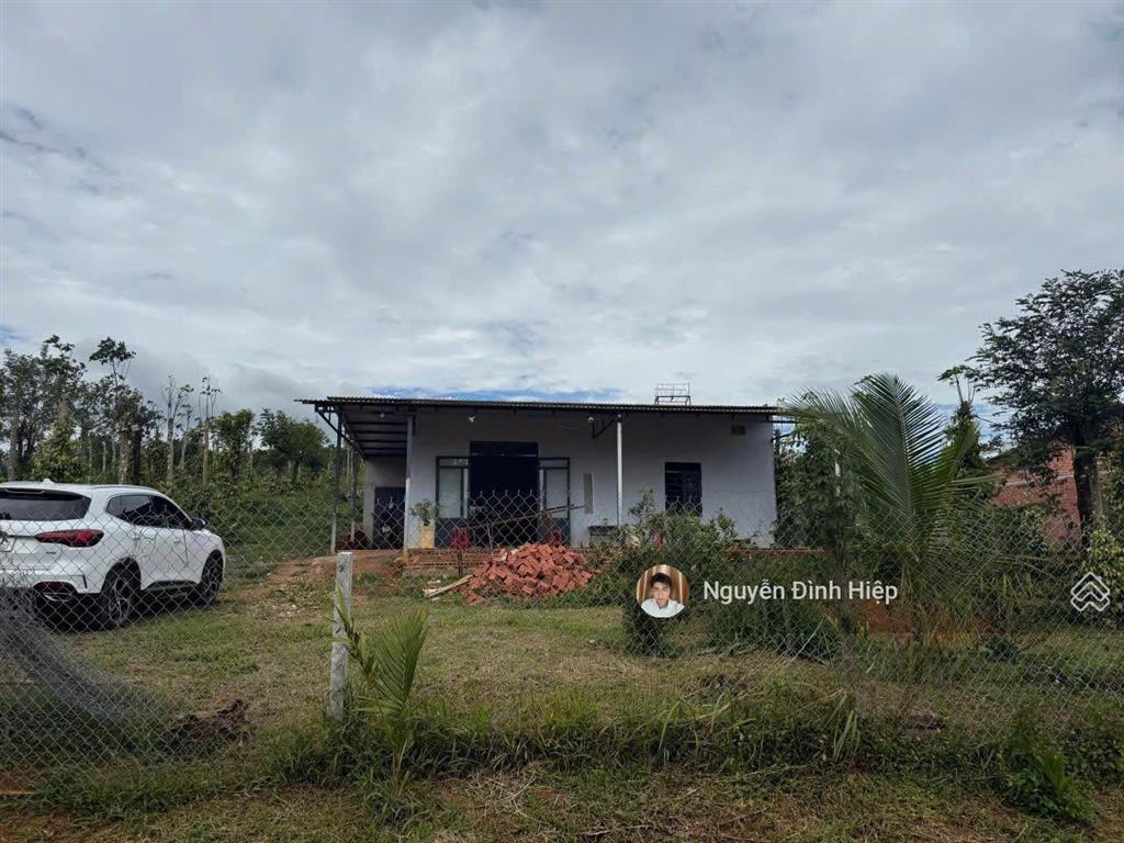 Bán 1000m2 đất sẵn nhà cấp 4 mới xây  khu dân cư  800 triệu, gần trường chợ, tt hành chính