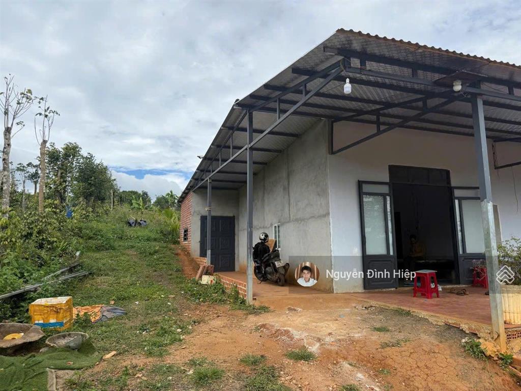 Bán 1000m2 đất sẵn nhà cấp 4 mới xây  khu dân cư  800 triệu, gần trường chợ, tt hành chính