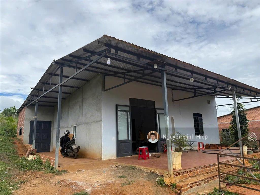 Bán 1000m2 đất sẵn nhà cấp 4 mới xây  khu dân cư  800 triệu, gần trường chợ, tt hành chính