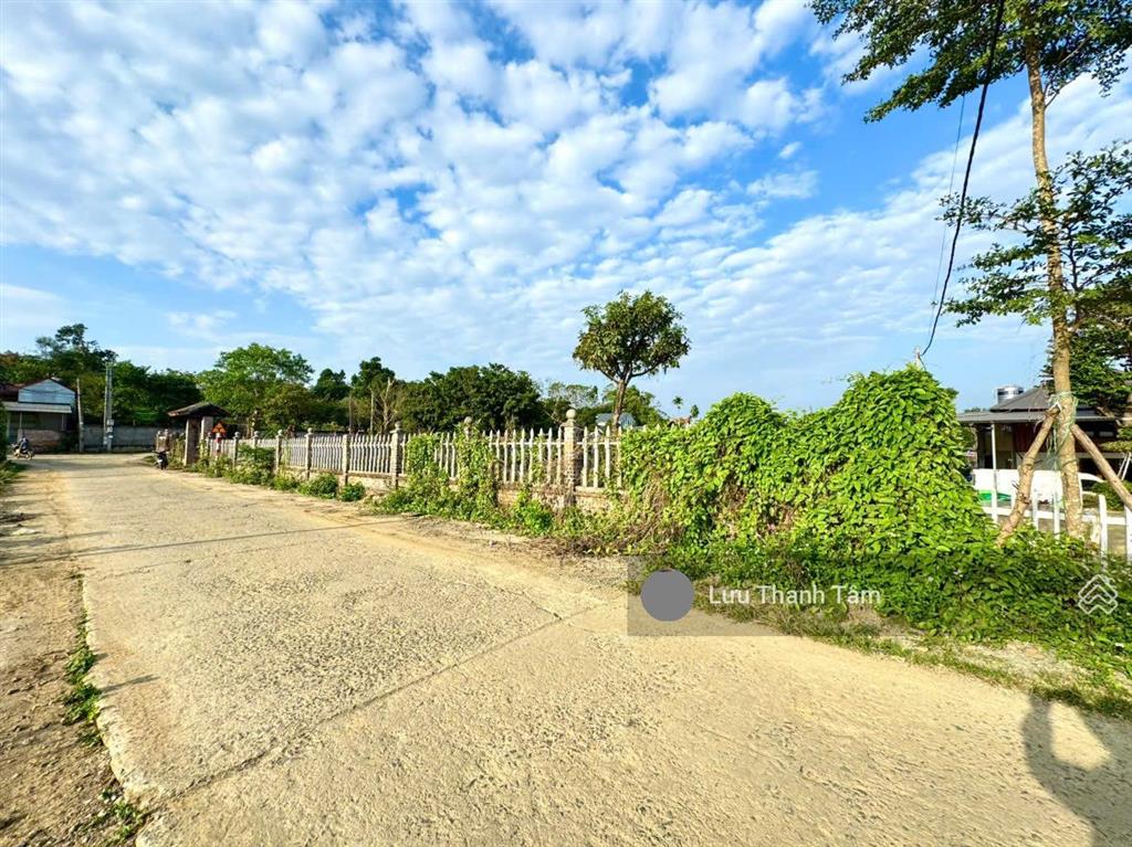Siêu phẩm nghỉ dưỡng, lô góc 2 mặt tiền, mặt tiền bám đường gần 70m, view hồ ,1322m có 299m thổ cư
