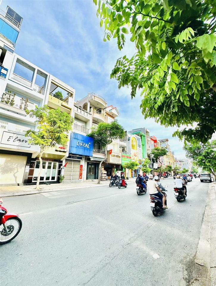 Bán nhà mtkd đường tân sơn nhì  dt 9.3x22m  1 lầu đang cho thuê  giá 41 tỷ tl