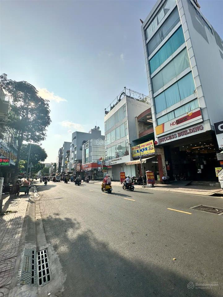 Bán nhà mtkd đường gò dầu, quận tân phú  dt 7x31.5m  2 lầu st, đang cho thuê  giá 31 tỷ