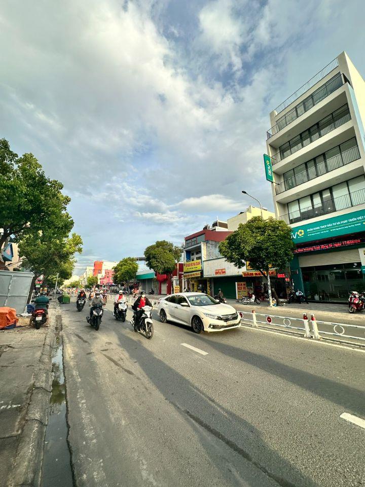 Bán nhà MTKD đường Nguyễn Sơn - P.Phú Thạnh - DT: 6.3x25m - cấp 4 - Giá:24 tỷ TL