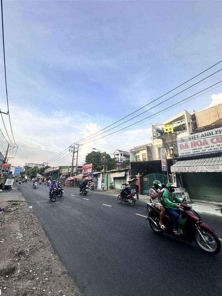 Bán nhà mtkd bình long (ngay nguyễn sơn )  dt 8.4x28m  cấp 4  giá 24 tỷ tl