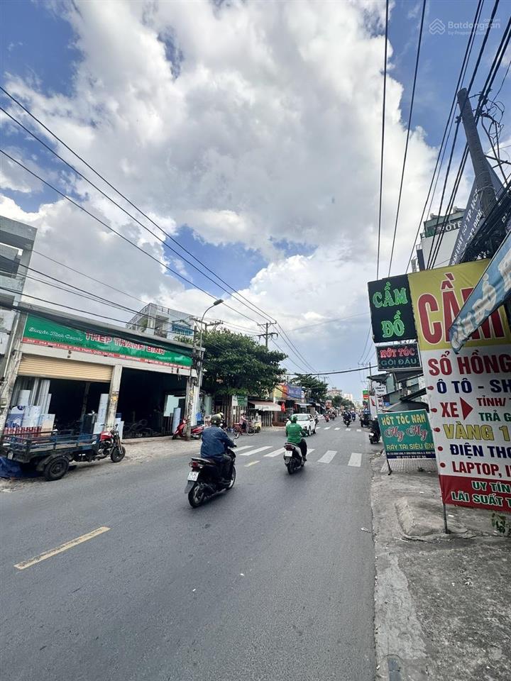 Bán nhà mtkd bình long (ngay nguyễn sơn )  dt 8.4x28m  cấp 4  giá 24 tỷ tl