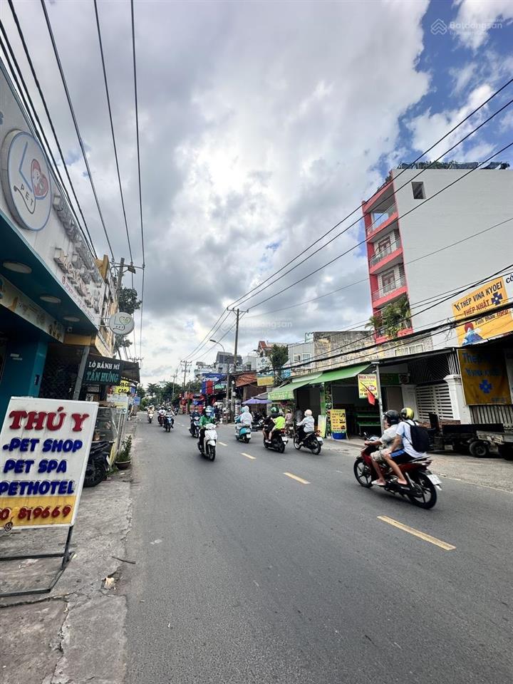 Bán nhà mtkd bình long (ngay nguyễn sơn )  dt 8.4x28m  cấp 4  giá 24 tỷ tl