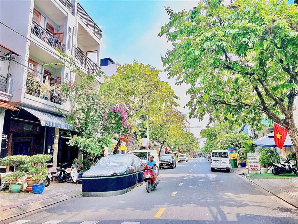 Chdv mt 18 nguyễn ngọc nhựt ( ngay tân hương ) dt  8x18.75m  lửng 4 lầu st thang máy  giá  30tỷ