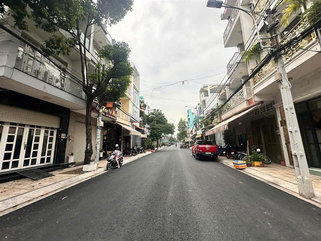 Bán nhà mt thành công  p. tân thành (gần lũy bán bích) dt 8,15x18m  cấp 4  giá 22,5 tỷ tl