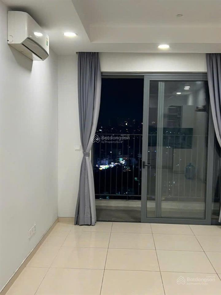 Cho thuê căn 3 phòng ngủ 2 ban công view siêu đẹp có sẵn nội thất cơ bản the pegasuite 1
