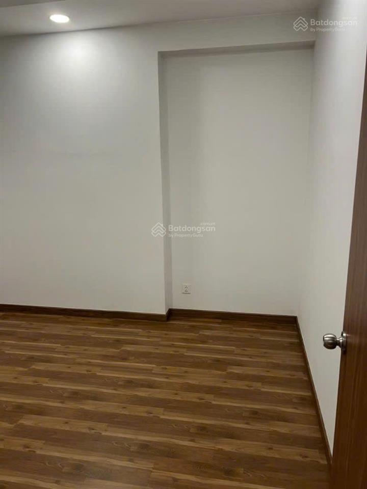 Cho thuê căn 3 phòng ngủ 2 ban công view siêu đẹp có sẵn nội thất cơ bản the pegasuite 1