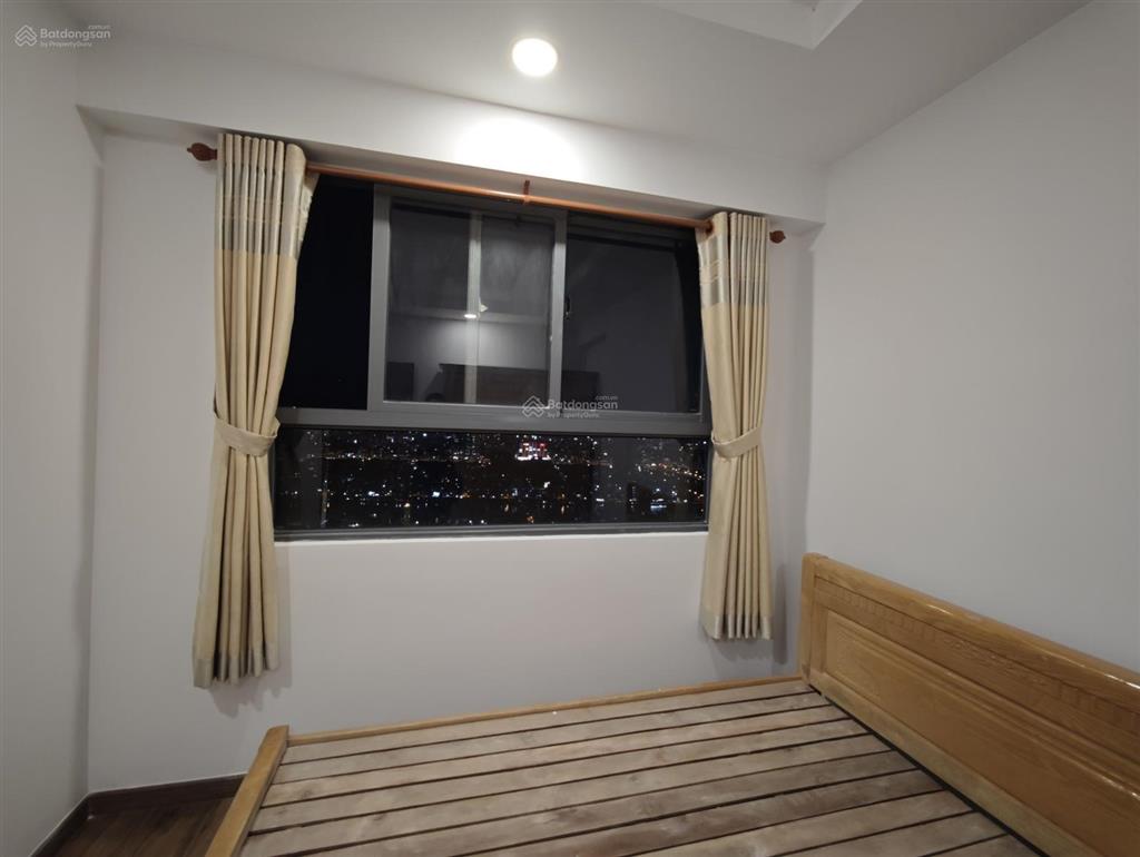 Cho thuê căn 3 phòng ngủ 2 ban công view siêu đẹp có sẵn nội thất cơ bản the pegasuite 1