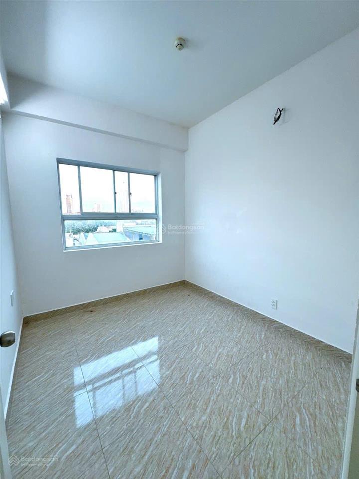 Bán nhanh căn góc b17 tầng 3 view đẹp chung cư hoàng quân, dòng tiền 72tr/năm