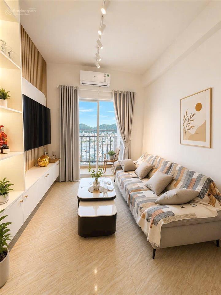 Bán nhanh căn chung cư hoàng quân view biển tầng 10 b2 2pn full nội thất giá tốt