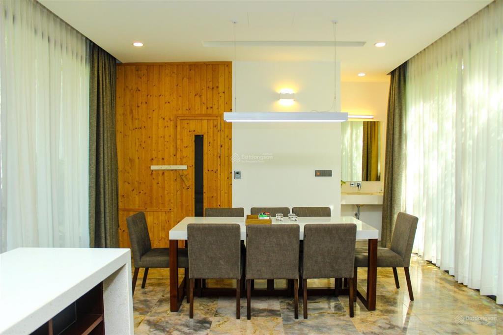 Hot duy nhất charm villa sử dụng 350m2 giá 13,5 tỉ, có thể cải tạo 04 phòng ngủ