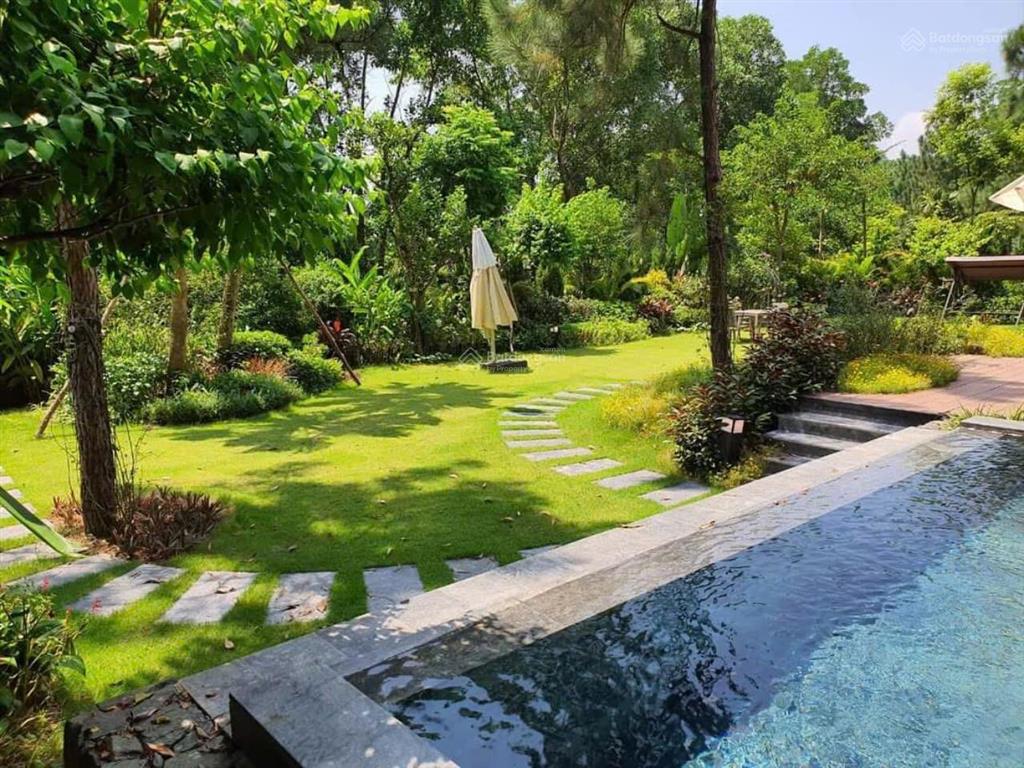 Bán biệt thự 400m2 sổ đỏ, sân vườn 800m2, diện tích sử dụng 1200m2