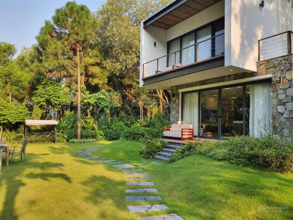 Bán biệt thự 400m2 sổ đỏ, sân vườn 800m2, diện tích sử dụng 1200m2