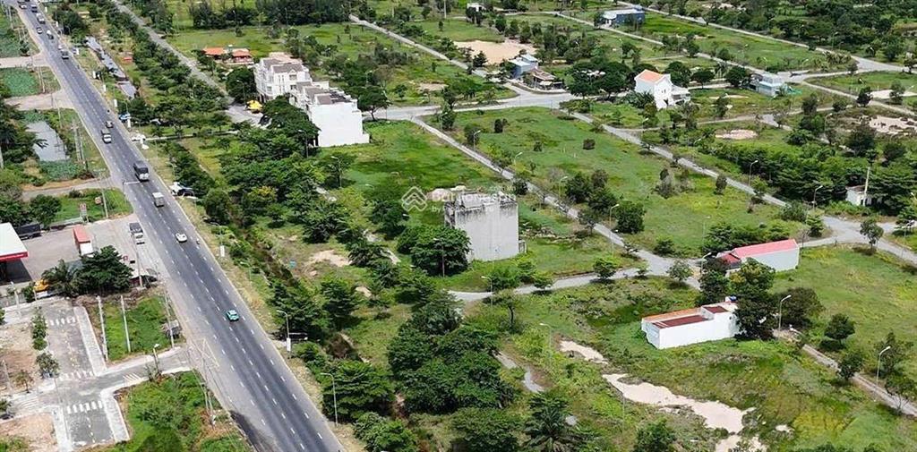 Bán nền b8, hướng đông, sổ sẵn, gần trung tâm thương mại daresco gần vin hậu nghĩa và vành đai 4