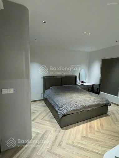 Bán 130m2  4pn  2wc giá 10 tỷ, tòa nhà hei