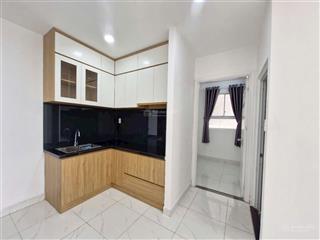 Cho thuê căn hộ sen hồng, block c, 5.5tr/2pn,2wc/50m2, bao phí quản lí 1 năm