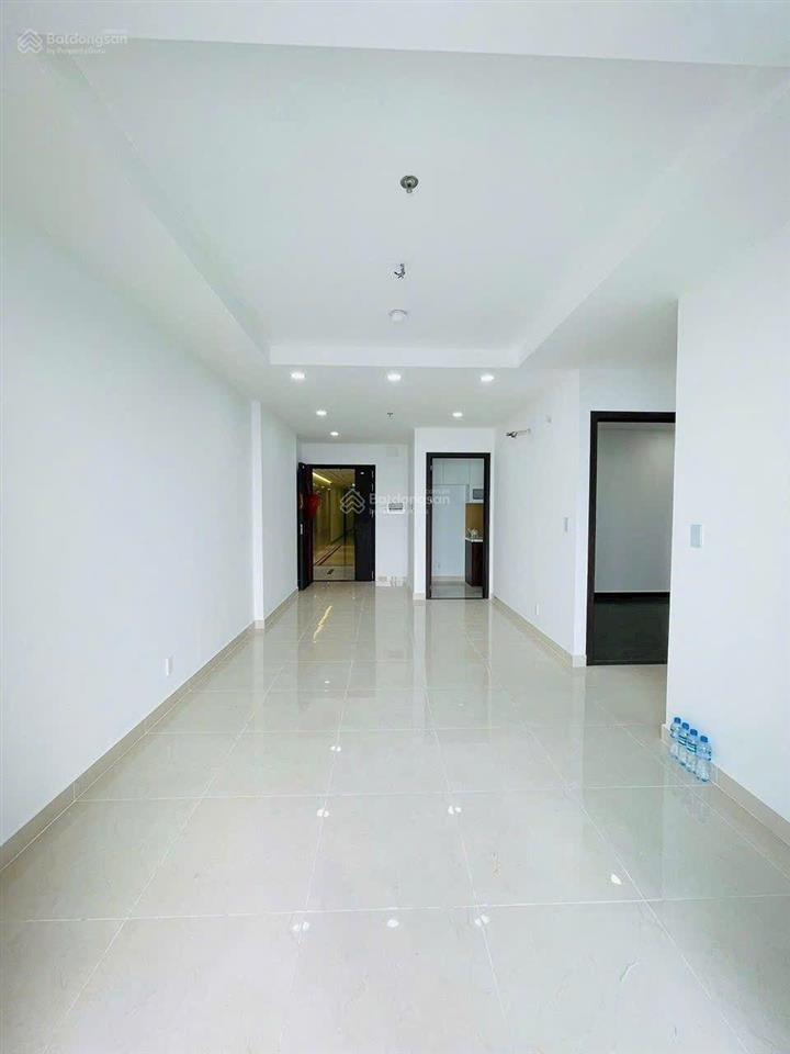 Cho thuê căn hộ phú đông sky garden 8tr/2pn,2wc/70m2 view đông nam