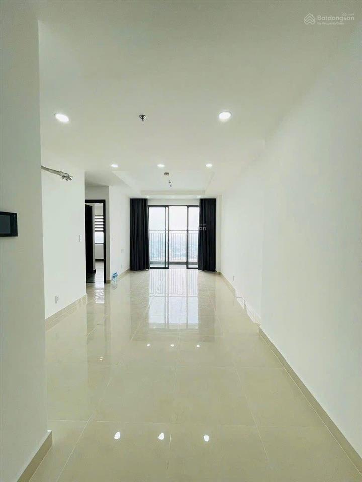 Cho thuê căn hộ phú đông sky garden 8tr/2pn,2wc/70m2 view đông nam