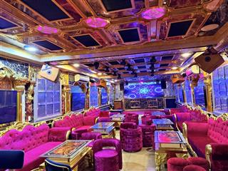 Chủ ngộp bank ra gấp tòa nhà đang kinh doanh karaoke, phổ quang, 180m2, 75 tỷ.