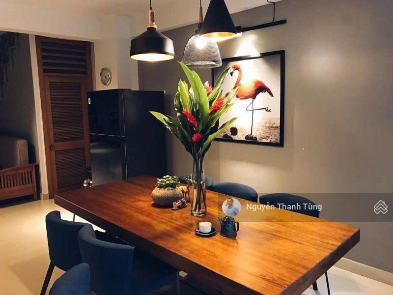 Bán gấp nhà khu biệt thự 766 sư vạn hạnh, quận 10  5 tầng 110m2 (6 x 18) ô tô đậu đỗ, bảo vệ 24/24