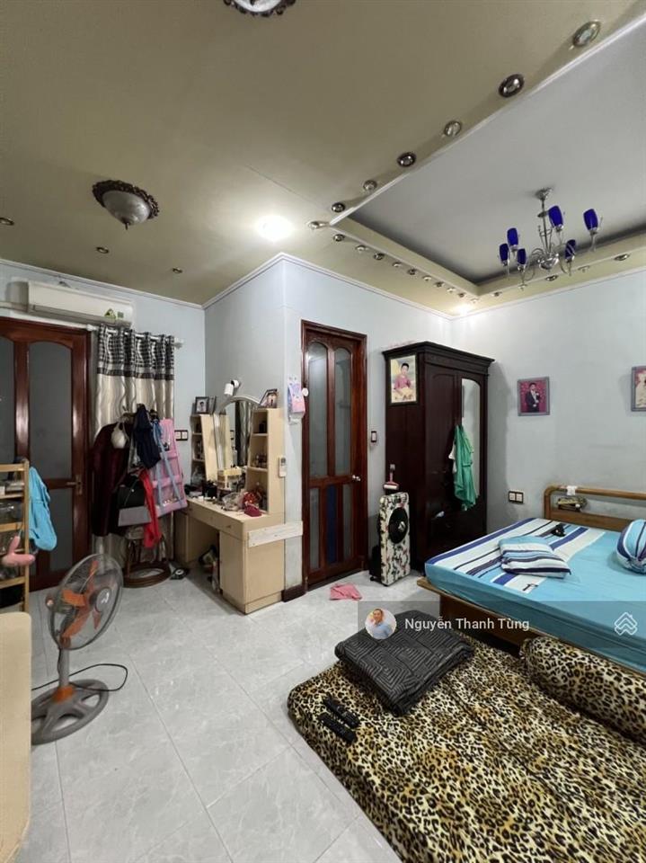 Bán gấp nhà mặt tiền đường nguyễn văn cừ, quận 1  120m2 (5.2 x 22) sổ đẹp  không lỗi phong thủy
